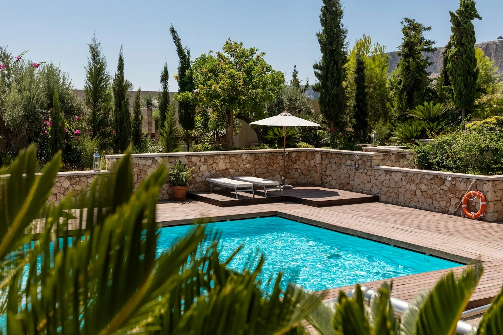 Piscina de aguas turquesas